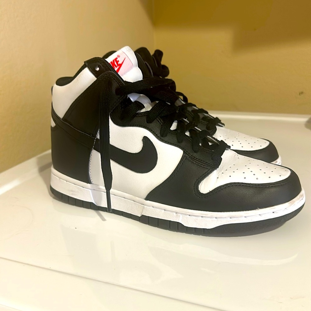 W NIKE dunk high black and white size 8.5 W